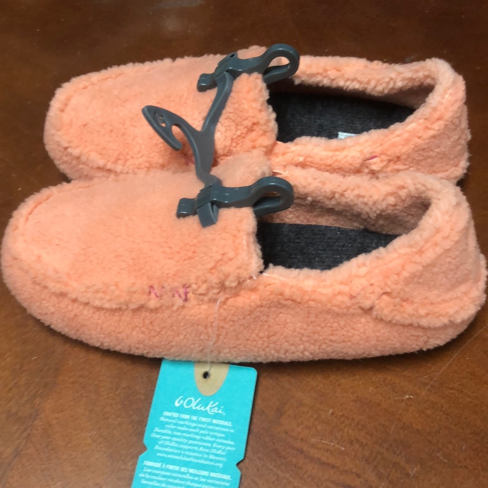 OluKai ginger niches hey slippers